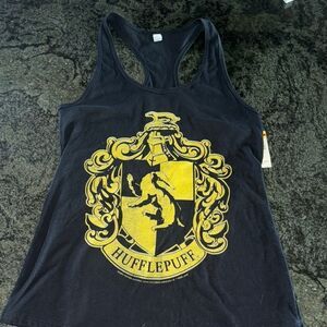HARRY POTTER . Black Sleeveless Tank Top with Yellow Crest y Graphic